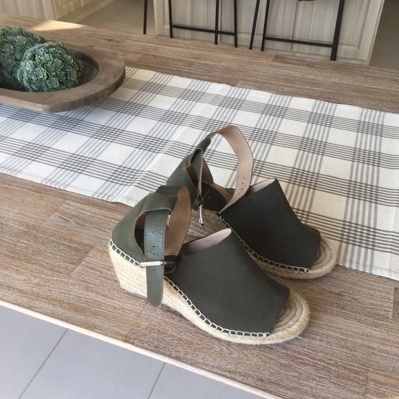 Size 6 gap wedge shoes - Picture 1 of 1